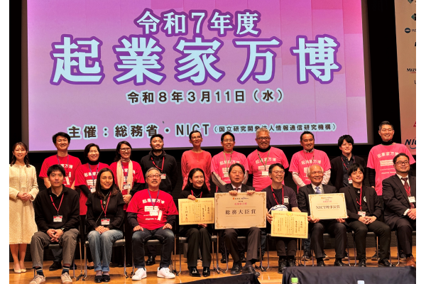 記念撮影の写真画像