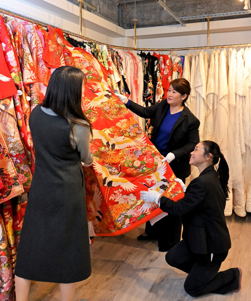 多くの衣装を取り揃えている