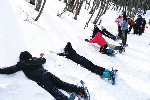 廿日市市にはスキー場もあり、スキーや雪歩きの体験もできる