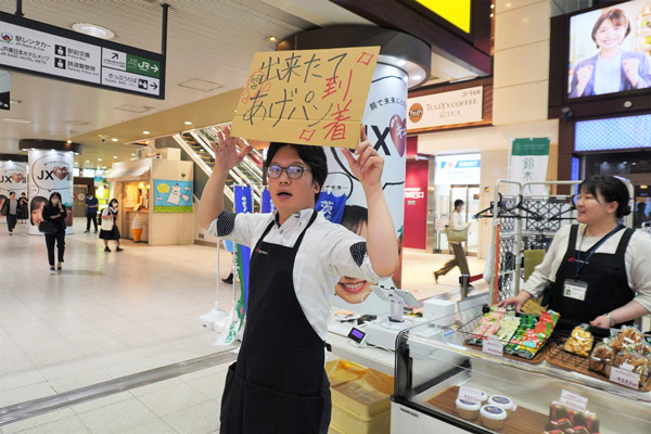 JR水戸駅構内で催された「けんしんエキナカマルシェ」のようす