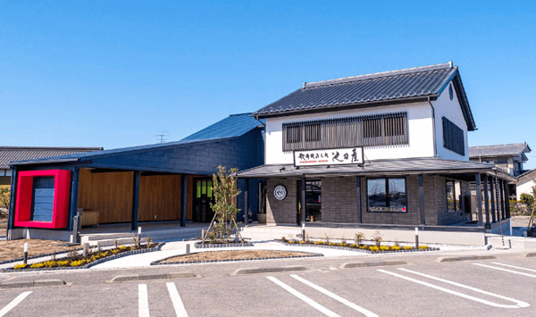 2020年にオープンした店舗。カフェも併設されている