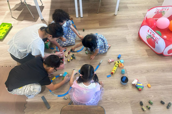 子育て中の母親が多いオフィスでは子連れ出勤も