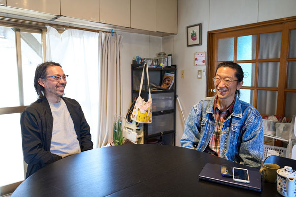 神奈川県秦野市の "ADDress鶴巻温泉A邸家守"の修平さんと。地域と利用者をつなぐ重要な役割を担う家守の存在があるからこそのADDress