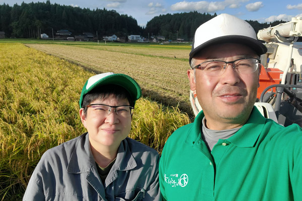 カワテン代表取締役の井田幸長氏(右)と妻の淳子氏