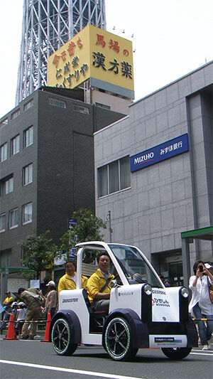 公道を走る電気自動車「HOKUSAI