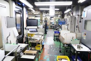 工作機械が林立する工場内