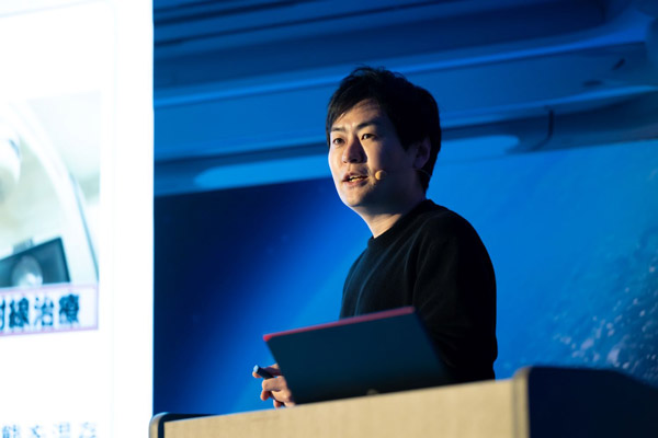 アイラトはこれまでに数々の賞を獲得