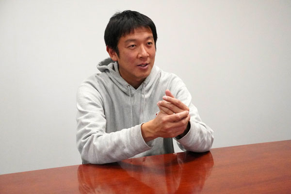 ミッションである「新しい消費行動をつくる」で時代をけん引したいと語る三輪社長