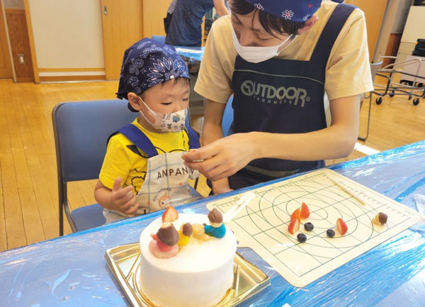 子どもたちの夢を描く「夢ケーキ」のイベント