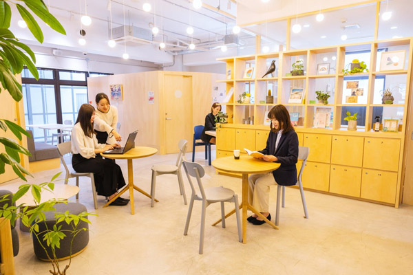 福岡市のトレンドの発信地・大名地区にある「CREATIVE ROOM」