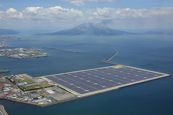 本社近くにある鹿児島七ツ島メガソーラー発電所